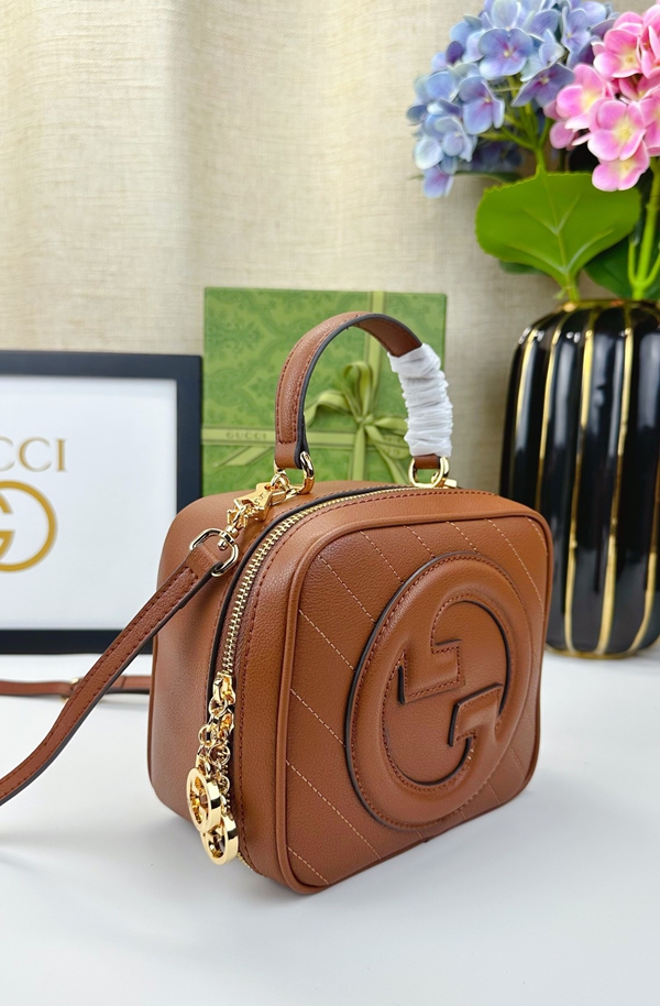 激安グッチバッグコピー背面デザイン